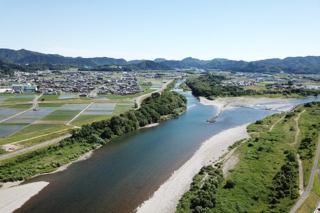 岐阜県関市を流れる川